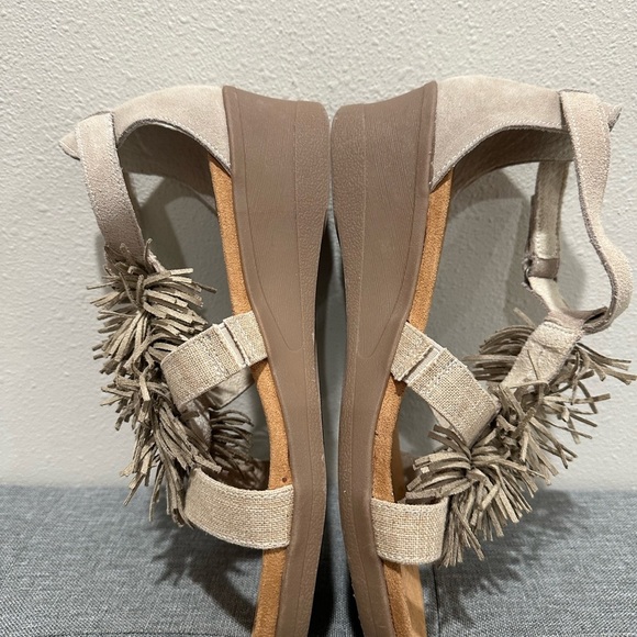 Minnetonka Desi Fringe Wedge - Picture 6 of 12